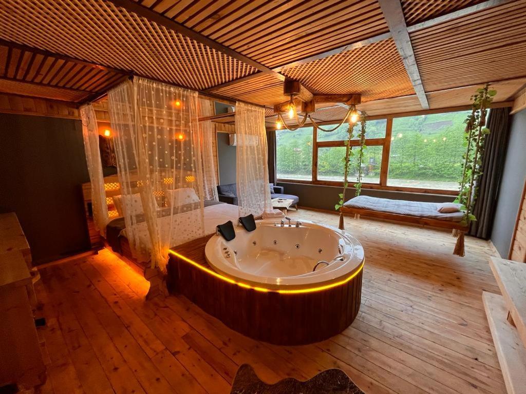 Wooden Palace V.I.P Suit Rize Exteriör bild